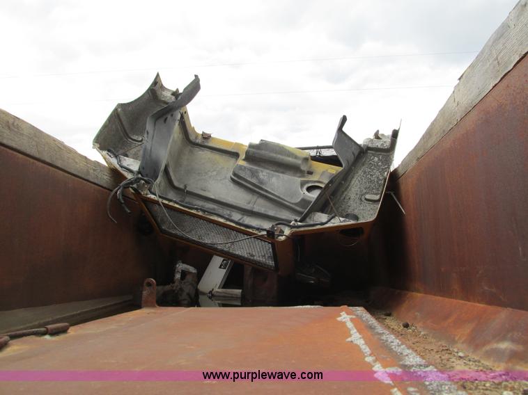 image for item G9320 2000 Volvo WG dump truck