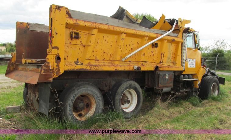 image for item G9320 2000 Volvo WG dump truck