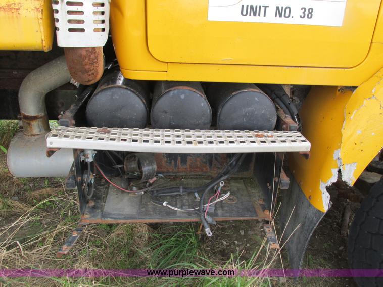 image for item G9320 2000 Volvo WG dump truck