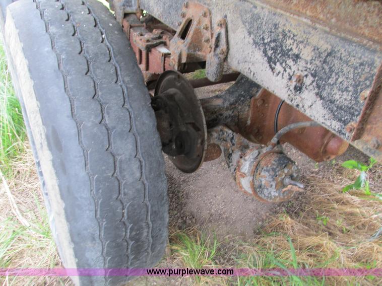 image for item G9320 2000 Volvo WG dump truck