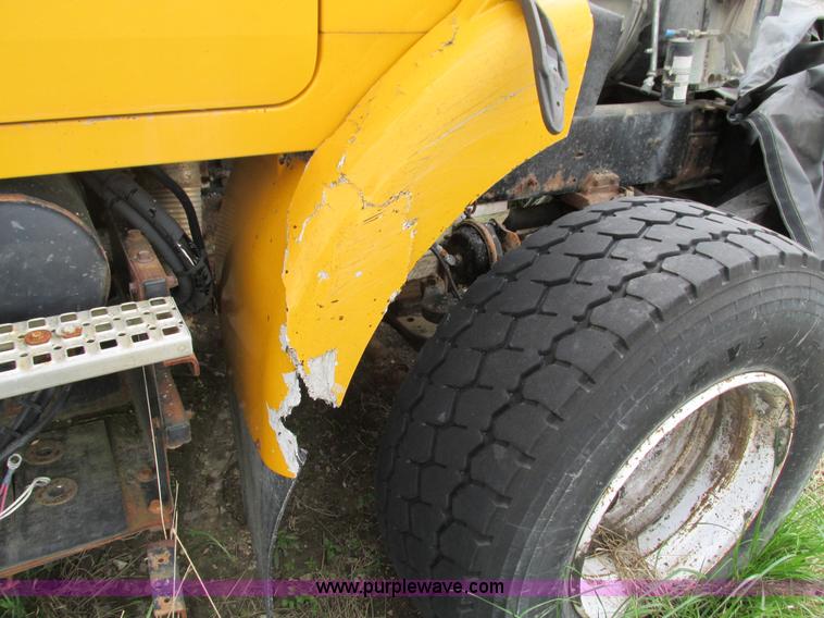 image for item G9320 2000 Volvo WG dump truck