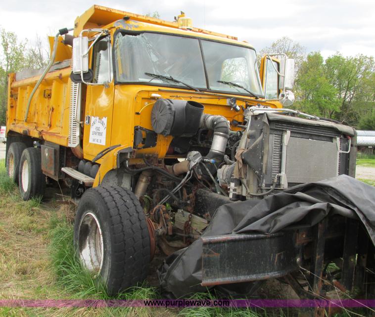 image for item G9320 2000 Volvo WG dump truck