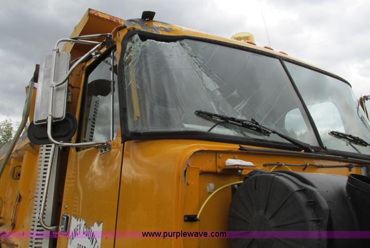 image for item G9320 2000 Volvo WG dump truck