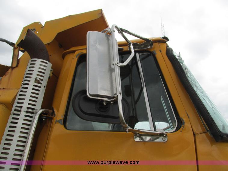 image for item G9320 2000 Volvo WG dump truck