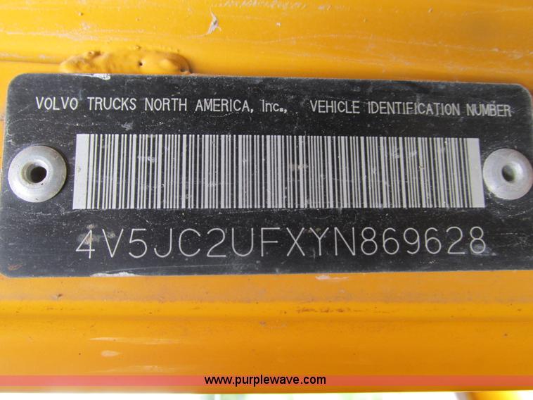 image for item G9320 2000 Volvo WG dump truck