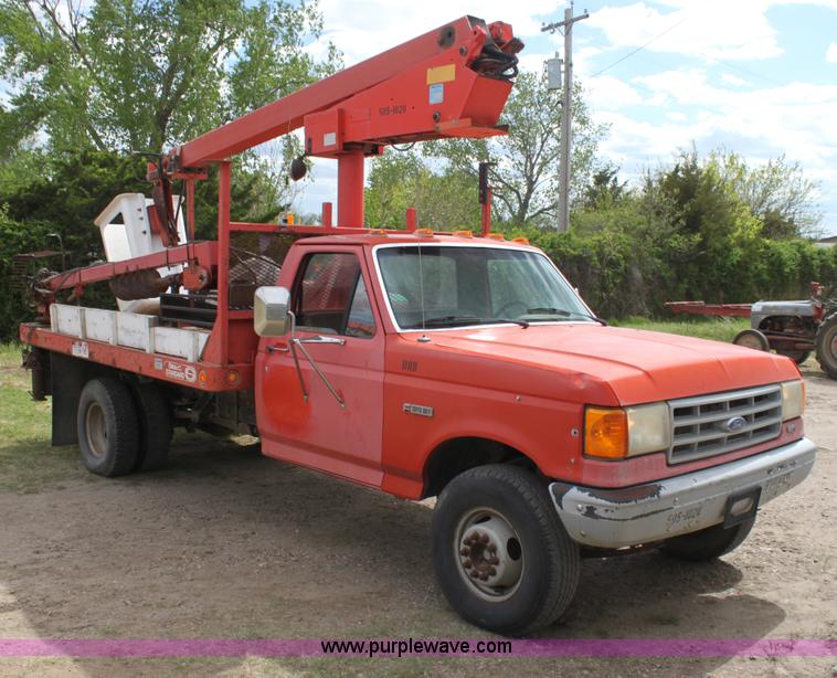 image for item H2053 1990 Ford F450 Super Duty bucket truck