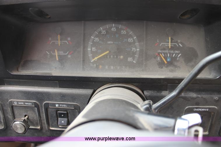 image for item H2053 1990 Ford F450 Super Duty bucket truck