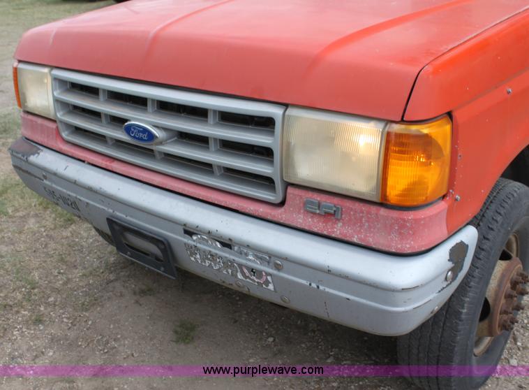 image for item H2053 1990 Ford F450 Super Duty bucket truck