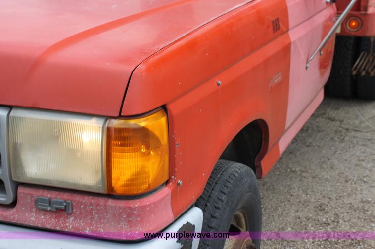 image for item H2053 1990 Ford F450 Super Duty bucket truck