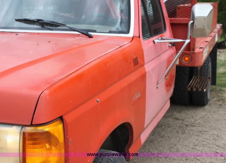 image for item H2053 1990 Ford F450 Super Duty bucket truck