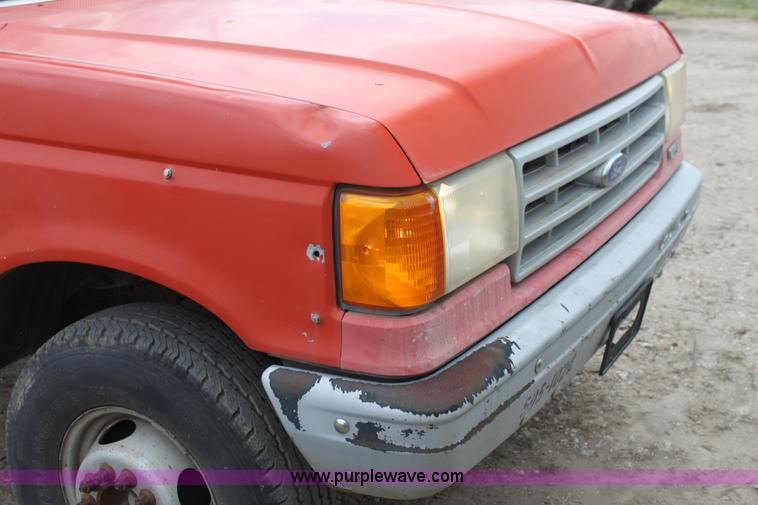 image for item H2053 1990 Ford F450 Super Duty bucket truck
