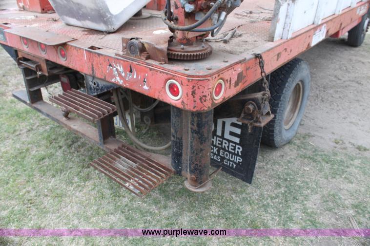 image for item H2053 1990 Ford F450 Super Duty bucket truck