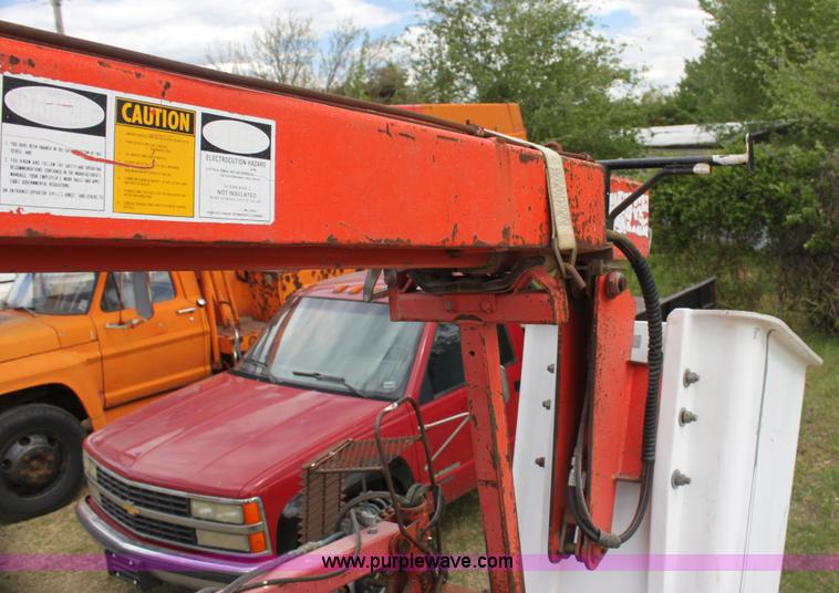 image for item H2053 1990 Ford F450 Super Duty bucket truck