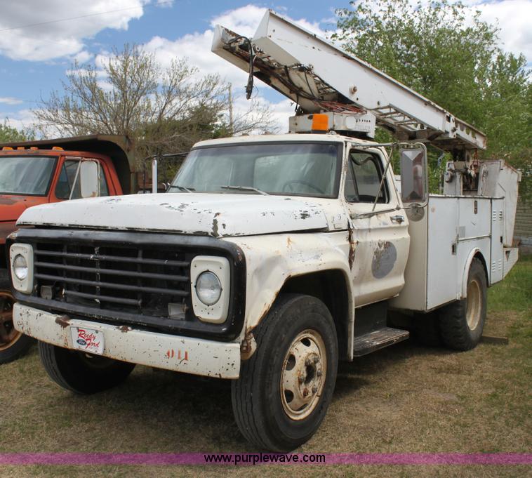 image for item H2063 1979 Ford F600 bucket truck