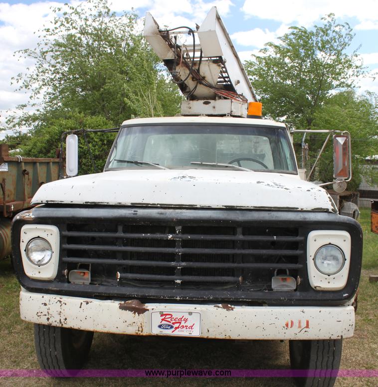 image for item H2063 1979 Ford F600 bucket truck