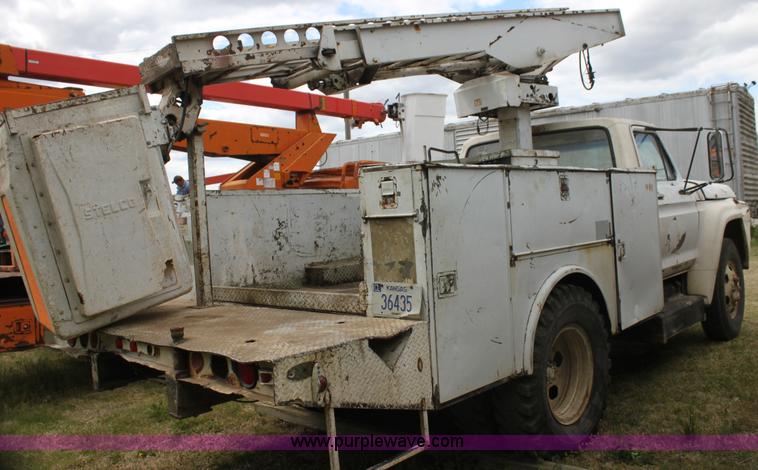 image for item H2063 1979 Ford F600 bucket truck