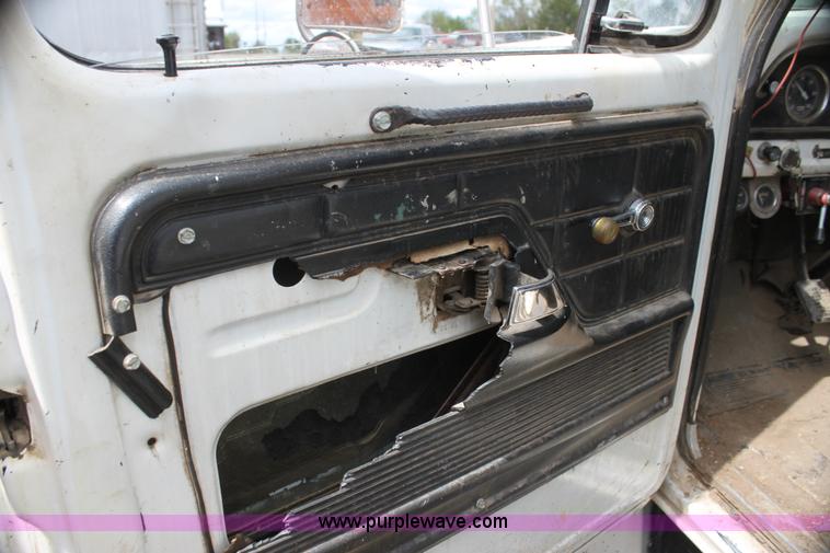 image for item H2063 1979 Ford F600 bucket truck