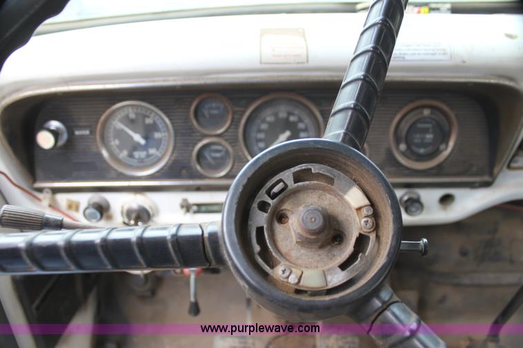 image for item H2063 1979 Ford F600 bucket truck