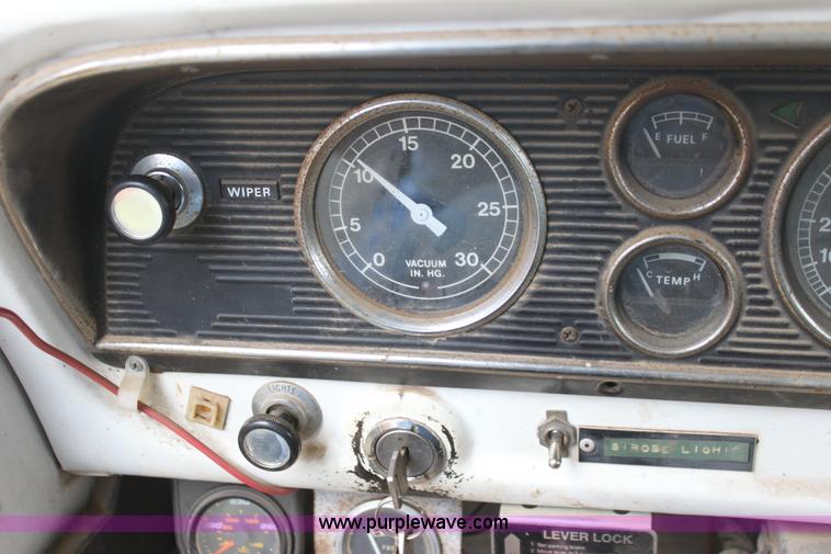 image for item H2063 1979 Ford F600 bucket truck