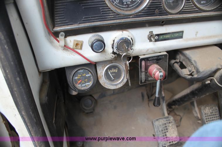 image for item H2063 1979 Ford F600 bucket truck