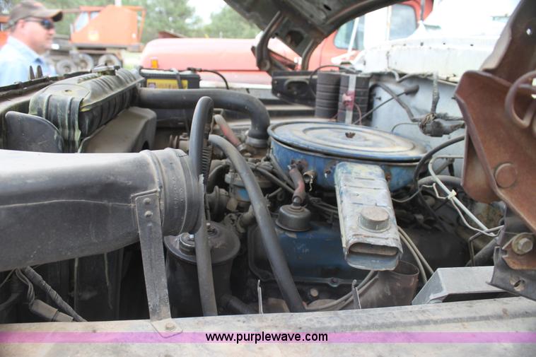 image for item H2063 1979 Ford F600 bucket truck