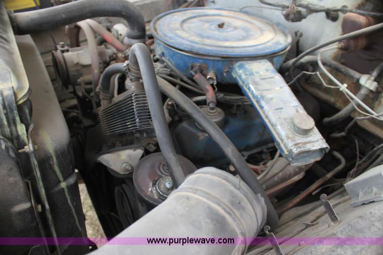 image for item H2063 1979 Ford F600 bucket truck