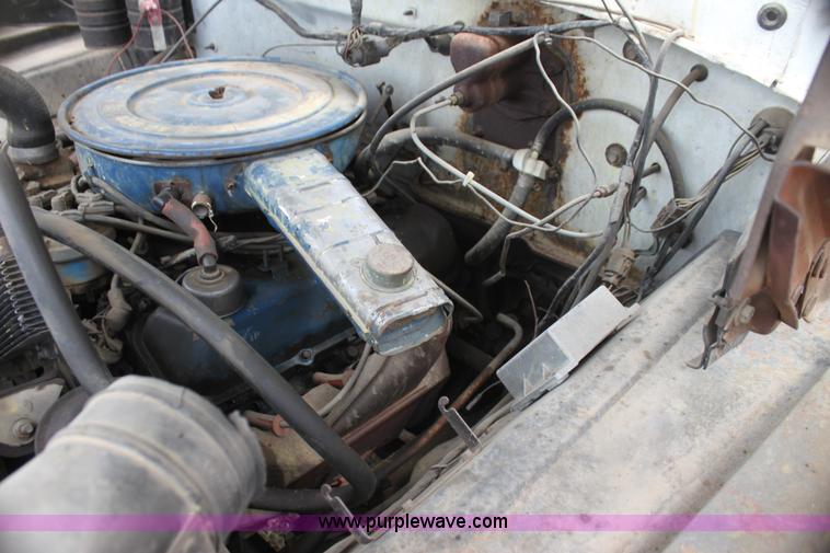 image for item H2063 1979 Ford F600 bucket truck