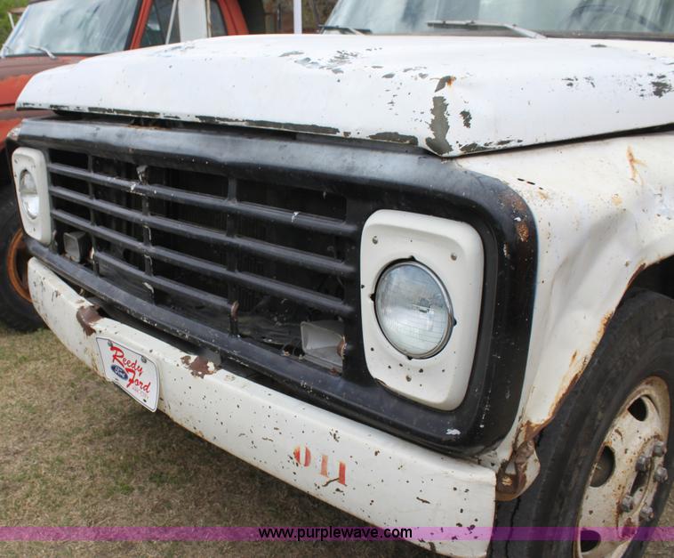 image for item H2063 1979 Ford F600 bucket truck