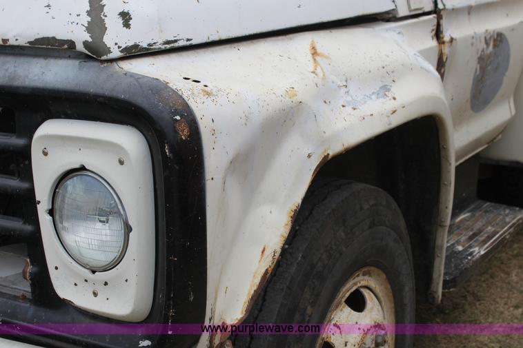 image for item H2063 1979 Ford F600 bucket truck