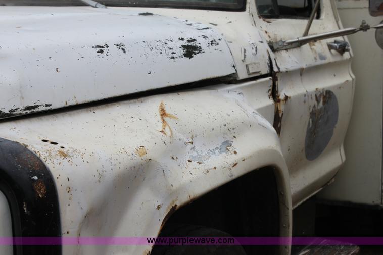 image for item H2063 1979 Ford F600 bucket truck