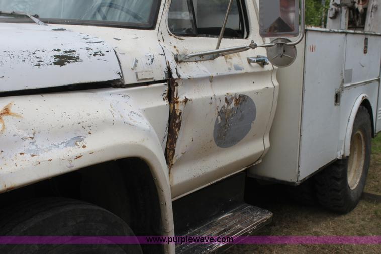 image for item H2063 1979 Ford F600 bucket truck
