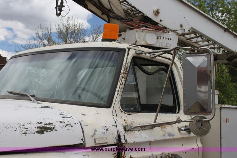 image for item H2063 1979 Ford F600 bucket truck