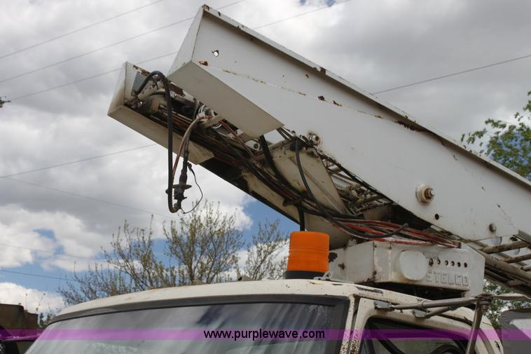 image for item H2063 1979 Ford F600 bucket truck