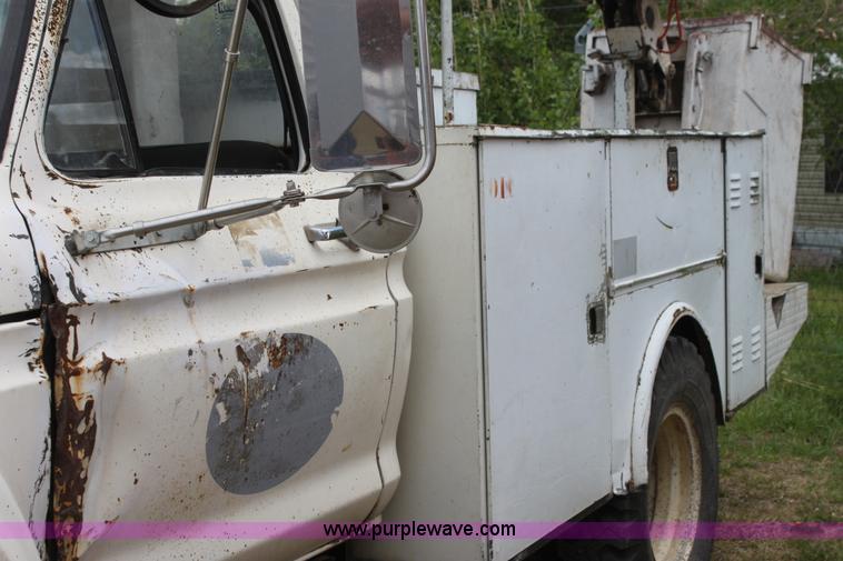 image for item H2063 1979 Ford F600 bucket truck