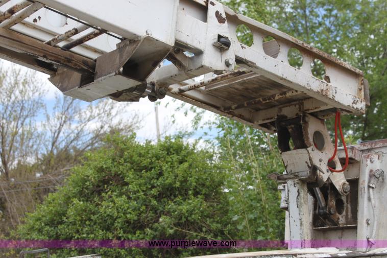 image for item H2063 1979 Ford F600 bucket truck