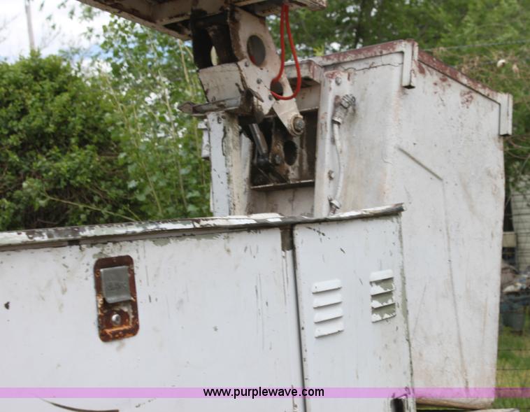 image for item H2063 1979 Ford F600 bucket truck