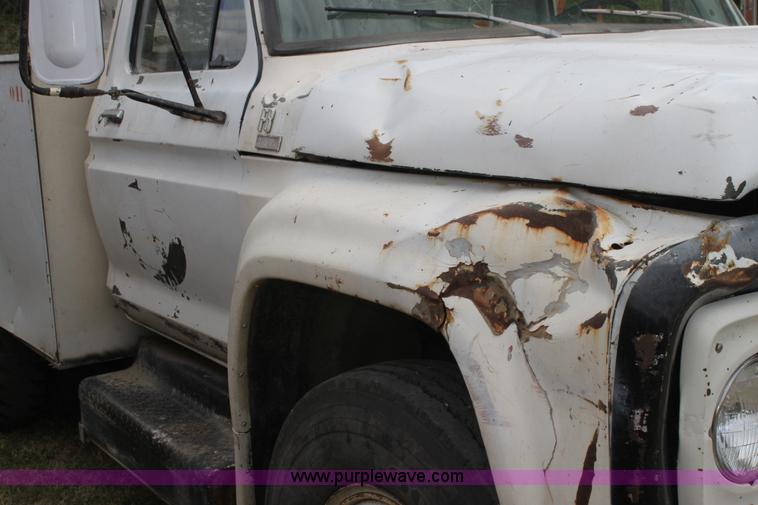 image for item H2063 1979 Ford F600 bucket truck