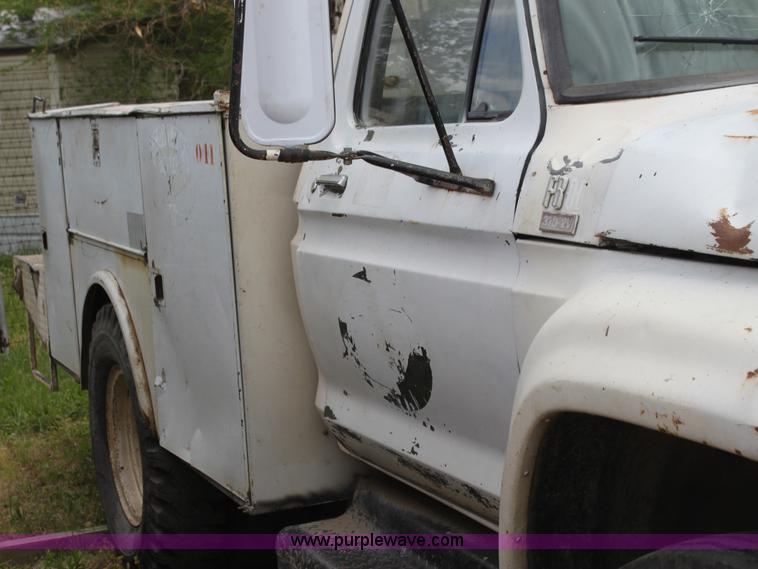 image for item H2063 1979 Ford F600 bucket truck