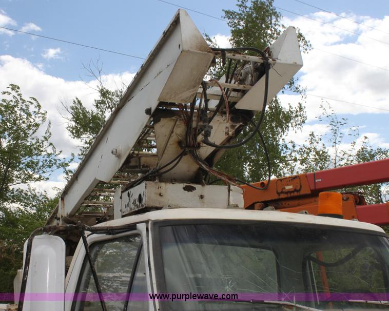 image for item H2063 1979 Ford F600 bucket truck