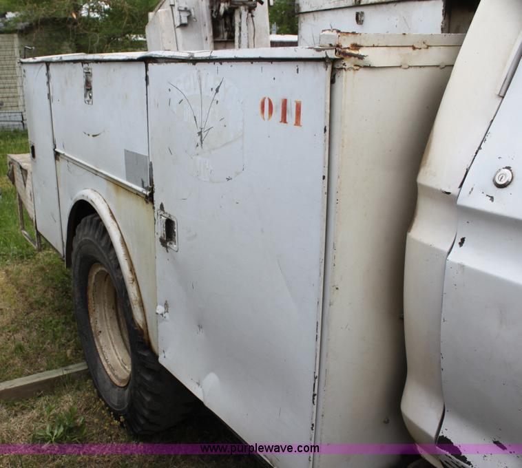image for item H2063 1979 Ford F600 bucket truck