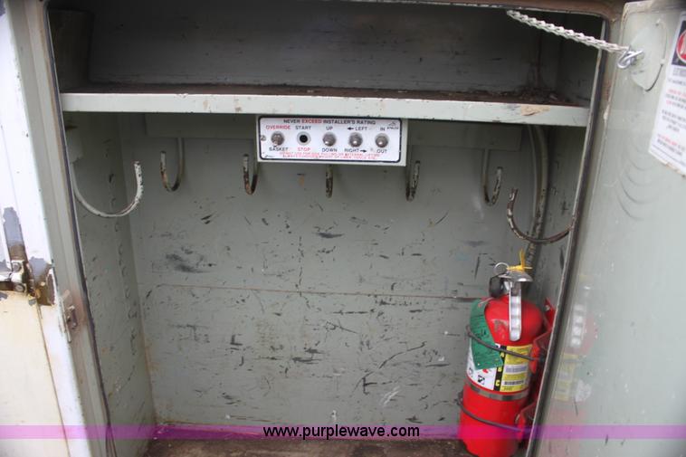 image for item H2063 1979 Ford F600 bucket truck