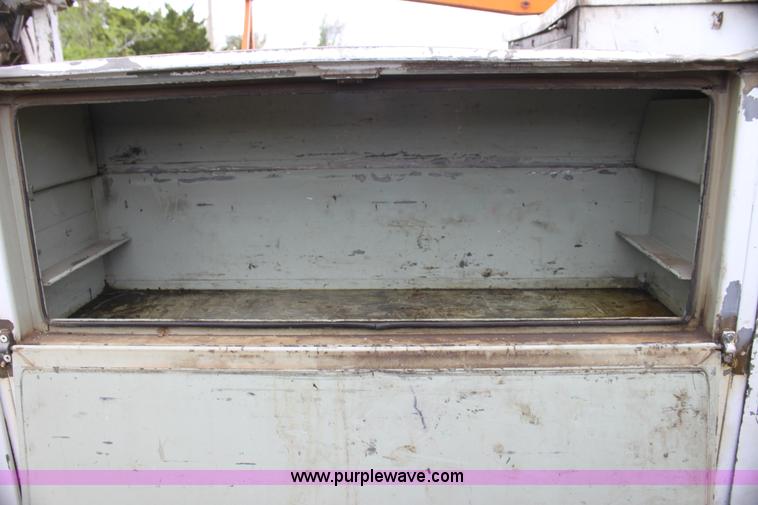 image for item H2063 1979 Ford F600 bucket truck