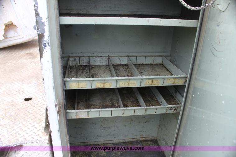 image for item H2063 1979 Ford F600 bucket truck