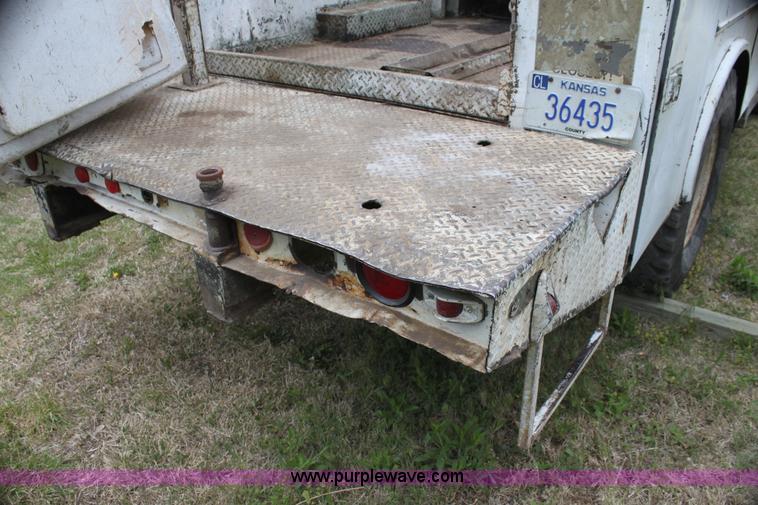 image for item H2063 1979 Ford F600 bucket truck