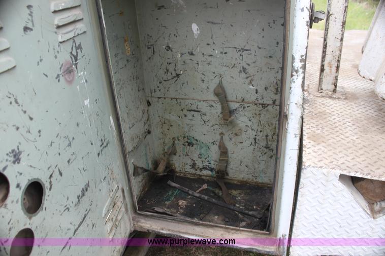 image for item H2063 1979 Ford F600 bucket truck