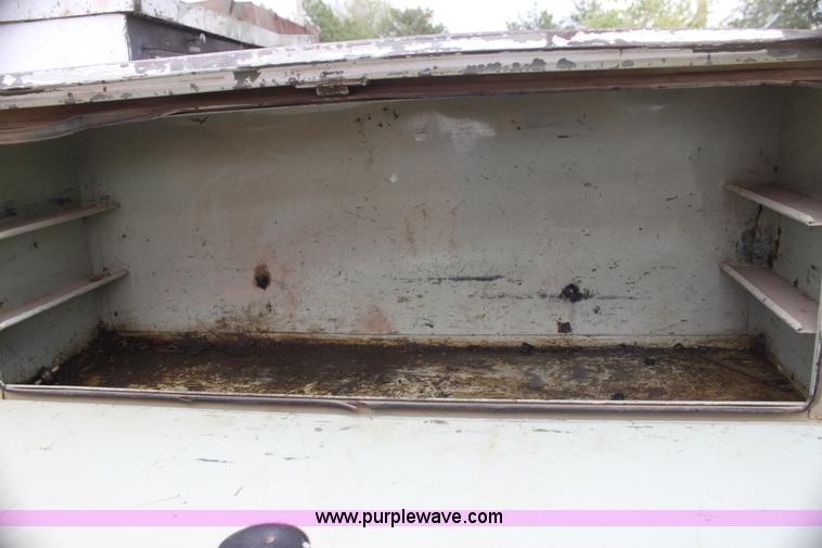 image for item H2063 1979 Ford F600 bucket truck