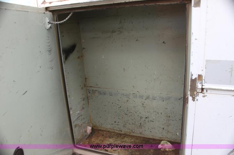 image for item H2063 1979 Ford F600 bucket truck