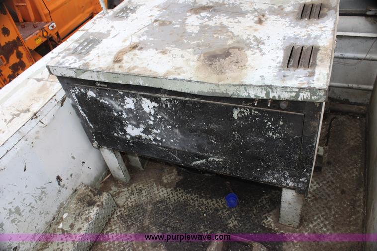 image for item H2063 1979 Ford F600 bucket truck