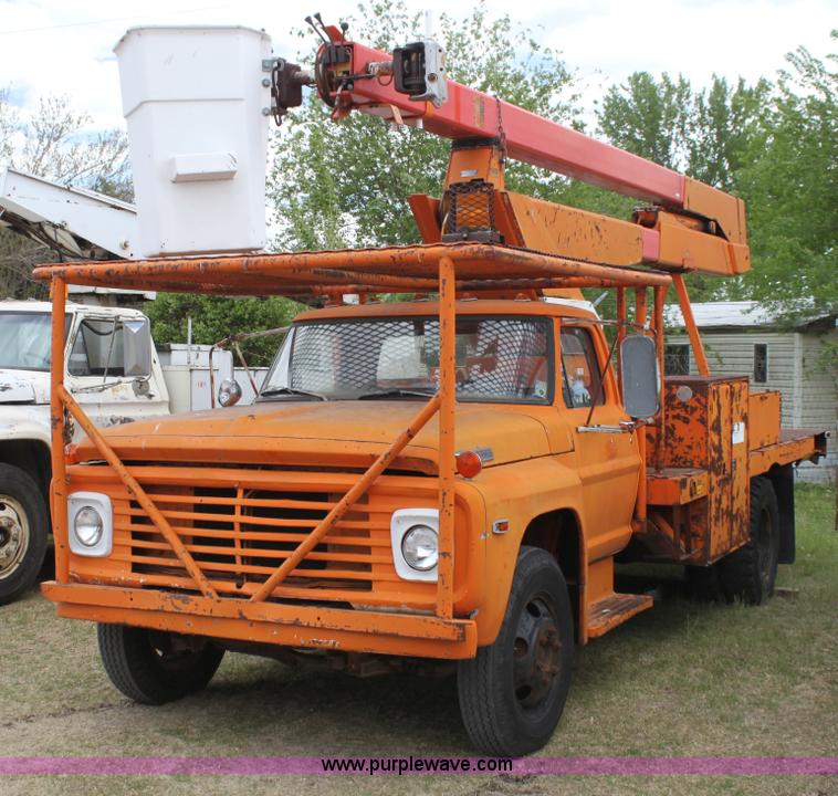 image for item H2064 1969 Ford F600 bucket truck