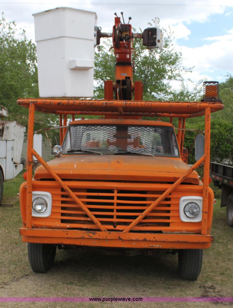 image for item H2064 1969 Ford F600 bucket truck